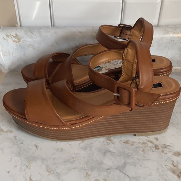 NEW Kensie Brown Platform Wedges - Picture 6 of 9